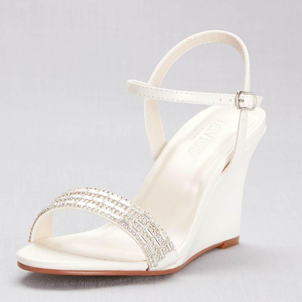 👰🏽‍♀️ David's Bridal Sharene Embellished Wedges